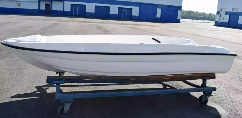 Стеклопластиковая лодка Пингвин (тримаран) в Ельце