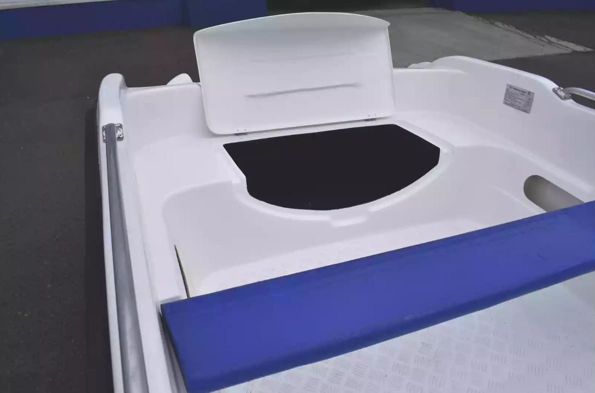 Стеклопластиковая лодка Пингвин New (тримаран) в Ельце