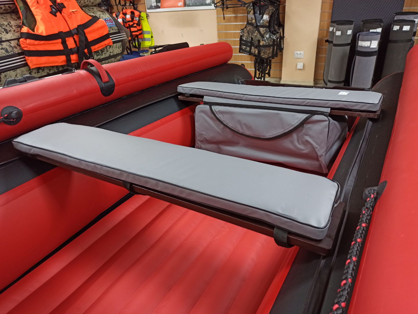 КОМПЛЕКТ МЯГКИХ НАКЛАДОК С СУМКОЙ ДЛЯ ЛОДОК 110Х20 СЕРЫЙ в Ельце