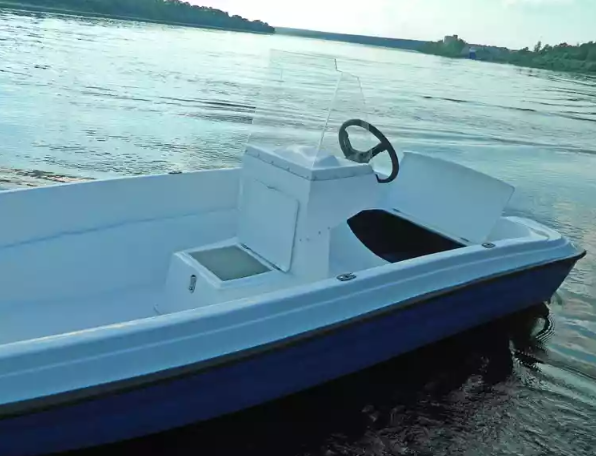 Стеклопластиковая лодка Пингвин с консолью (тримаран) в Ельце