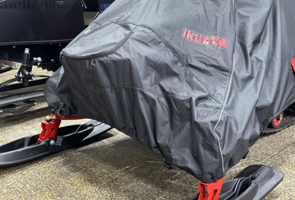 Чехол транспорт. снегохода IKUDZO HUNTER черно-красный Оксфорд ПРЕМИУМ качества с лого IKUDZO в Ельце