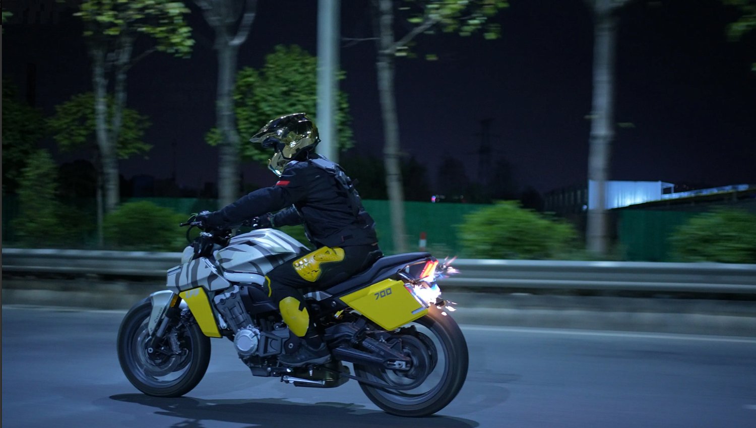 Мотоцикл Benda LFS 700 в Ельце